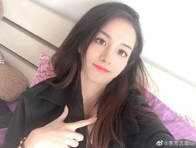 lol德杯最美女解说李芳艺蕾被爆料当小三找代练千里送人品败坏