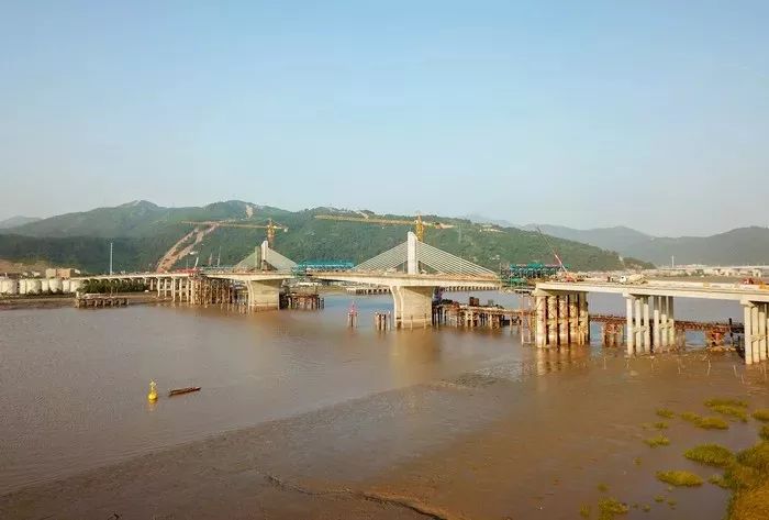 鳌江五桥建设全桥合拢贯通!