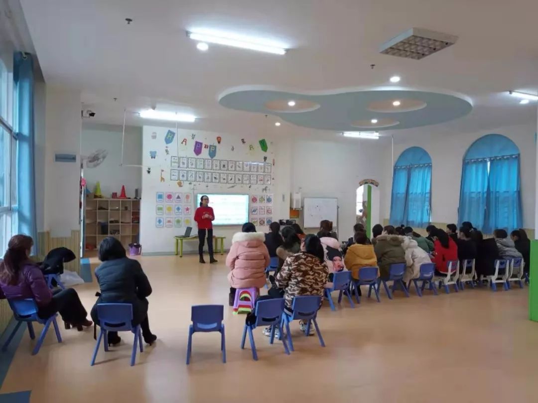 英语特色从幼儿开始桂林金童幼儿园教师培训