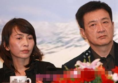 国家一级演员,妻子被杀害后抑郁退圈,2婚终获幸福65岁帅气依旧_周里京