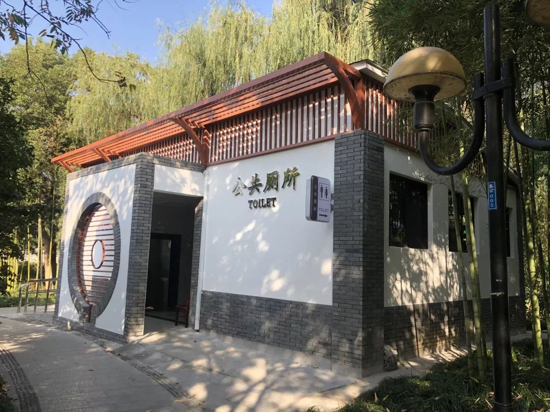 19座公厕提升改造完工西湖区公厕旧貌换新颜