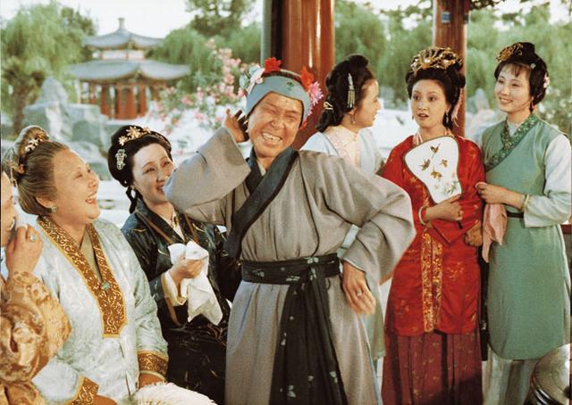 87版红楼梦剧组重聚,贾宝玉王熙凤久违同框,只是世上再无林妹妹