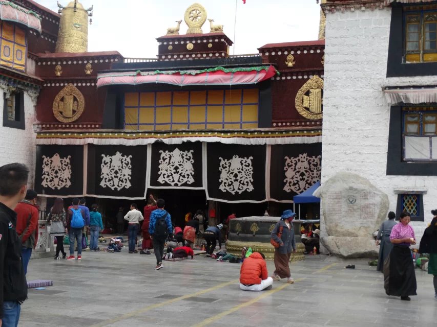 拉萨大昭寺八廓街街景