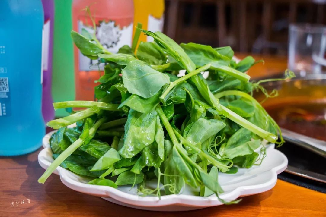 火锅/清汤牛肉2选1)牛肉半斤素菜3份(莴笋,白菜,萝卜,豆皮,豌豆尖等