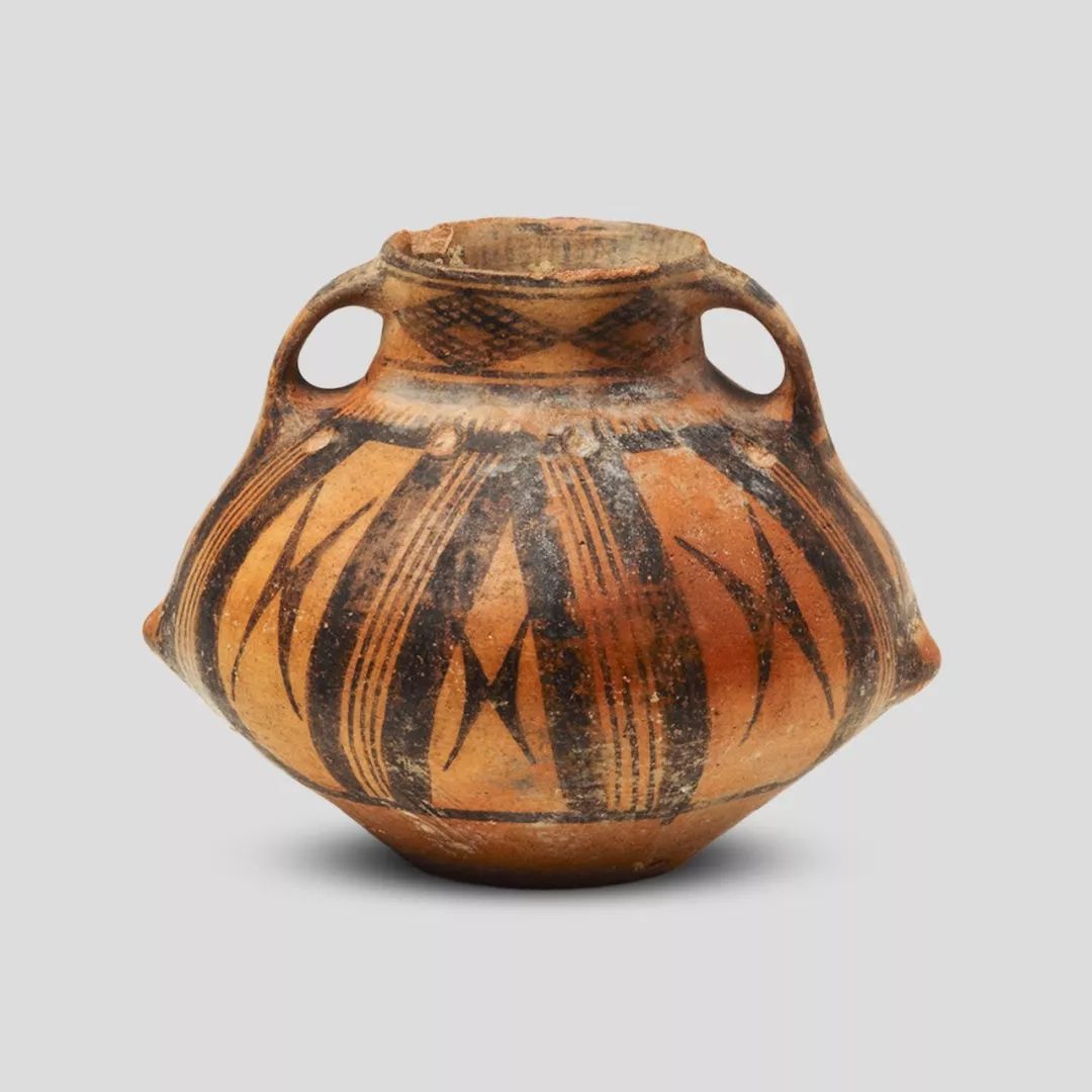 延续了5500多年的沧桑岁月,绘写了一部华美绚丽的彩陶发展史,为中国