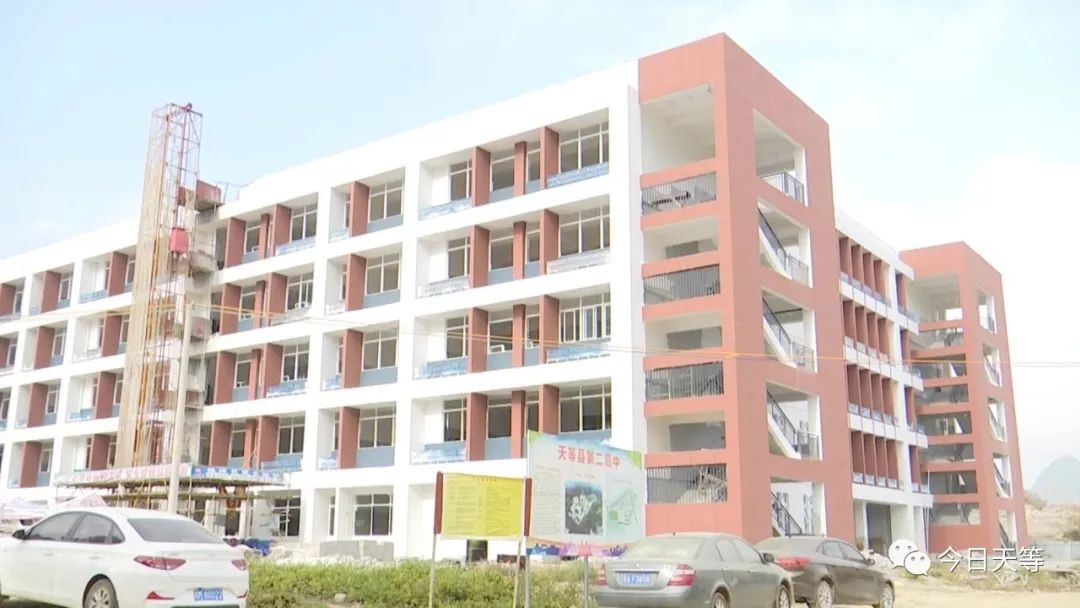头条期待天等这所高中建成后可容纳3500名高中生