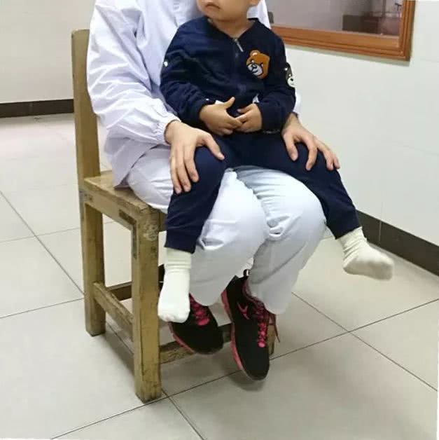 抱娃打疫苗的正确姿势各位粑粑麻麻快学起来吧
