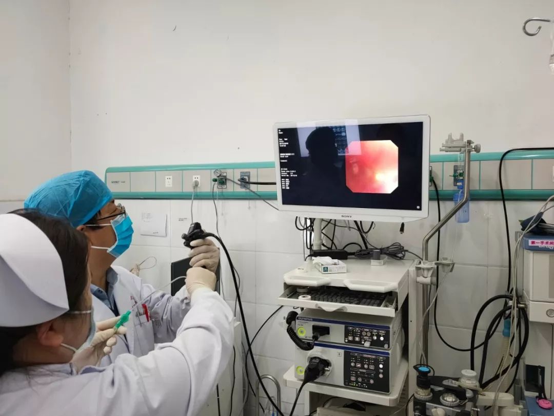 玉米卡肺险丧命儿科内镜显神威