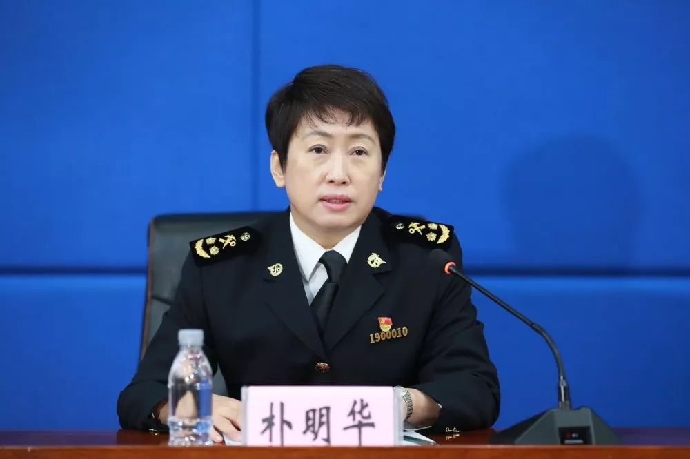 哈尔滨海关副关长,党委委员朴明华首先介绍了相关情况.