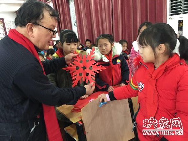 驻马店市第十二小学2019“剪纸艺术”进校园活动纪实(图1)