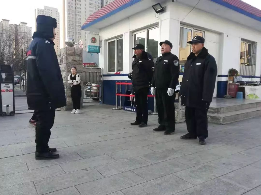 守好学校大门 为师生安全保驾护航——龙泉西里小学保安队员之风采
