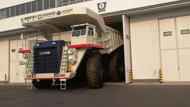 宝藏技术丨永济电机牵引首台国产混合能源矿用卡车自卸车成功下线