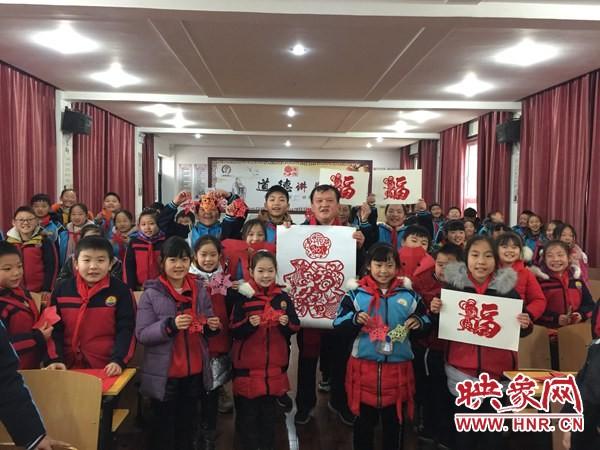 驻马店市第十二小学2019“剪纸艺术”进校园活动纪实(图4)