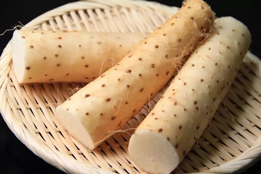 人们在吃萝卜时习惯把萝卜皮剥掉,殊不知萝卜中所含的钙有98%在萝卜皮