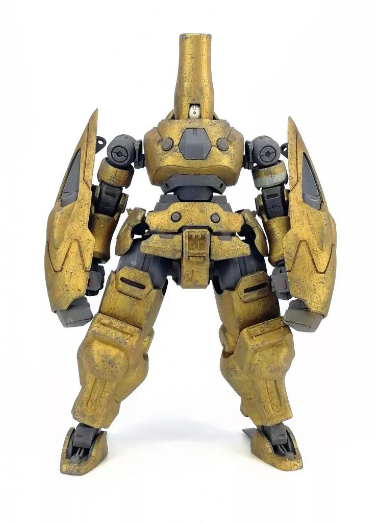 一身精装的机械设计,虽然并不高大但是功率十足,一双拳头是其