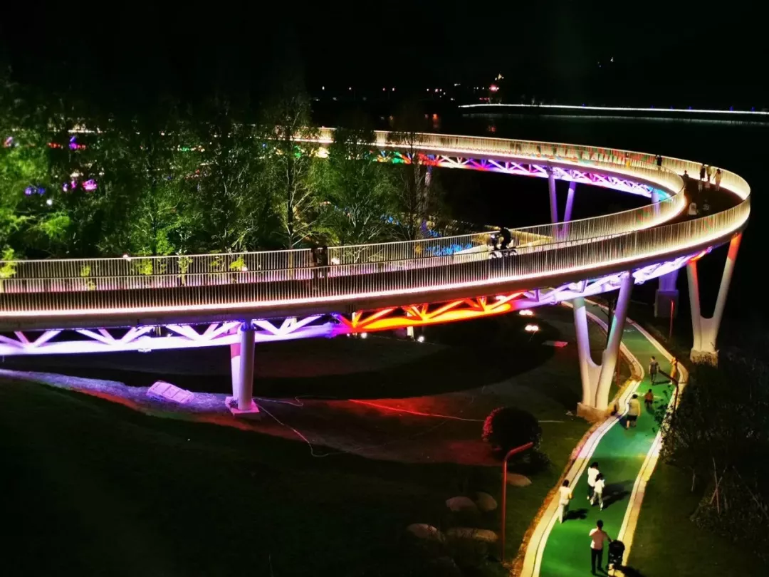 靠湖吃湖,以前我们多靠打渔为生,没想到青山湖绿道建起来后环境这么好