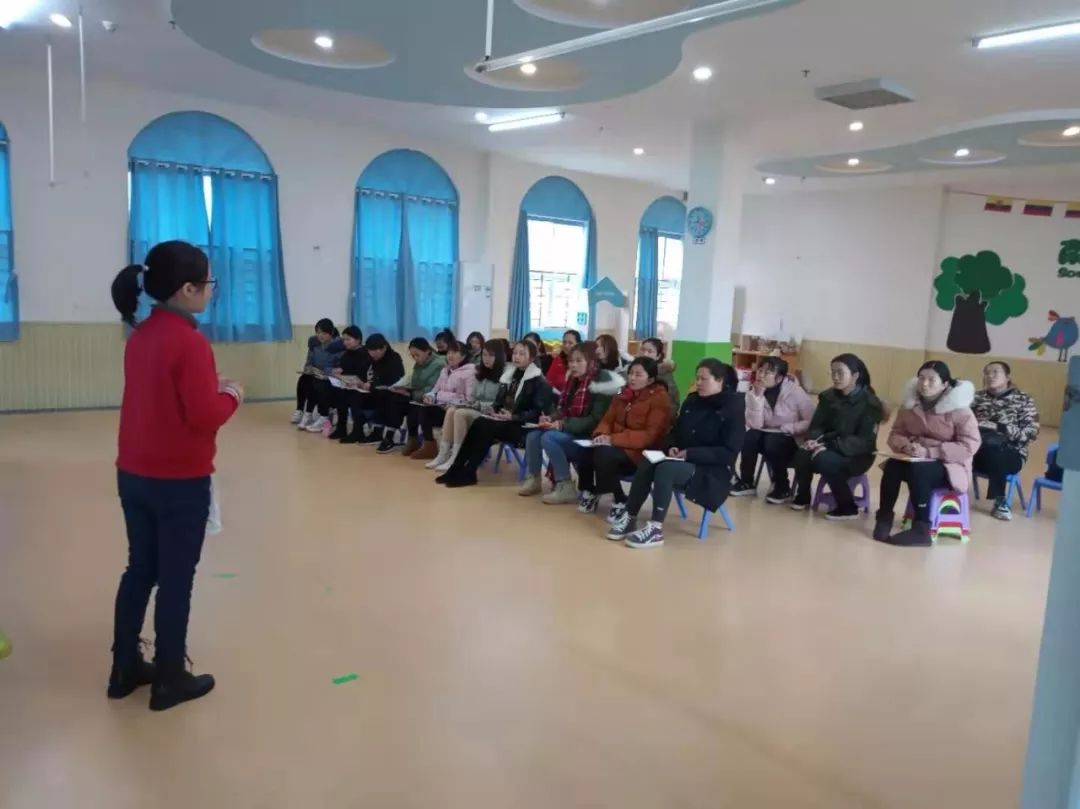 英语特色从幼儿开始桂林金童幼儿园教师培训