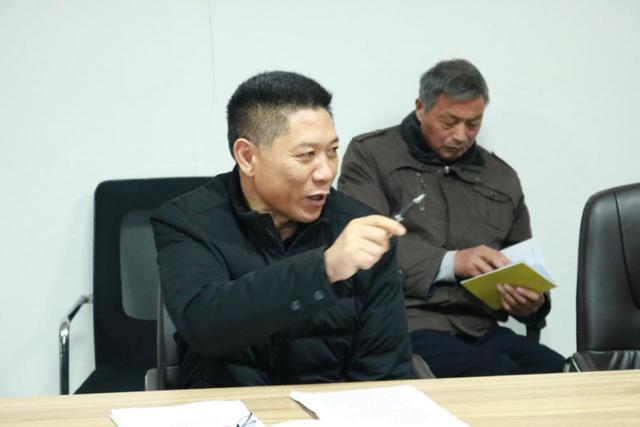 支部书记陈兵通报了毛集社区2020年民生事项安排,与会人员就2020年