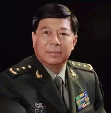 主任医师,教授,博士生导师 解放军总医院原院长,曾任总后勤部副部长