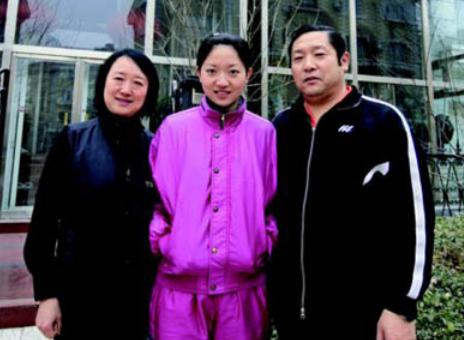 她是中国乒乓球天才球员,因想要逃离父亲,放弃国籍加入新加坡