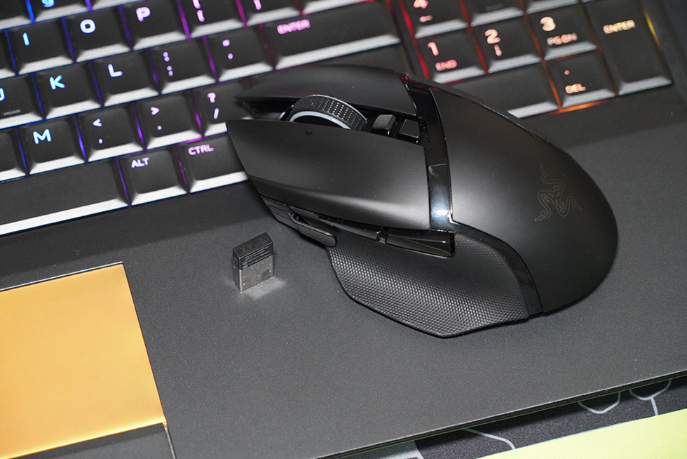 一个鼠标能玩出什么花样razer巴塞利斯蛇终极版无线鼠开箱体验