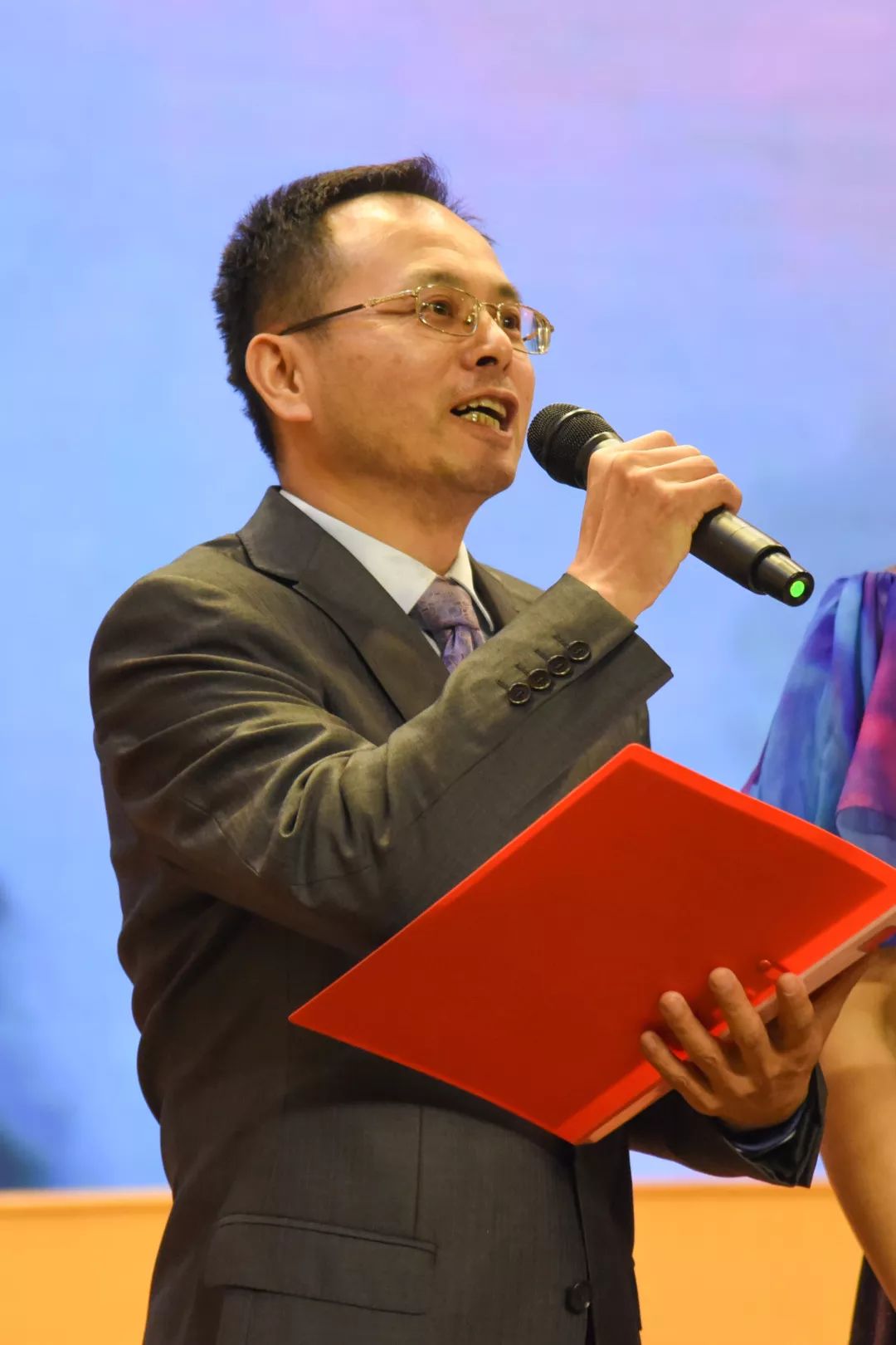 中国话由徐文胜,彭健,羿莎,王