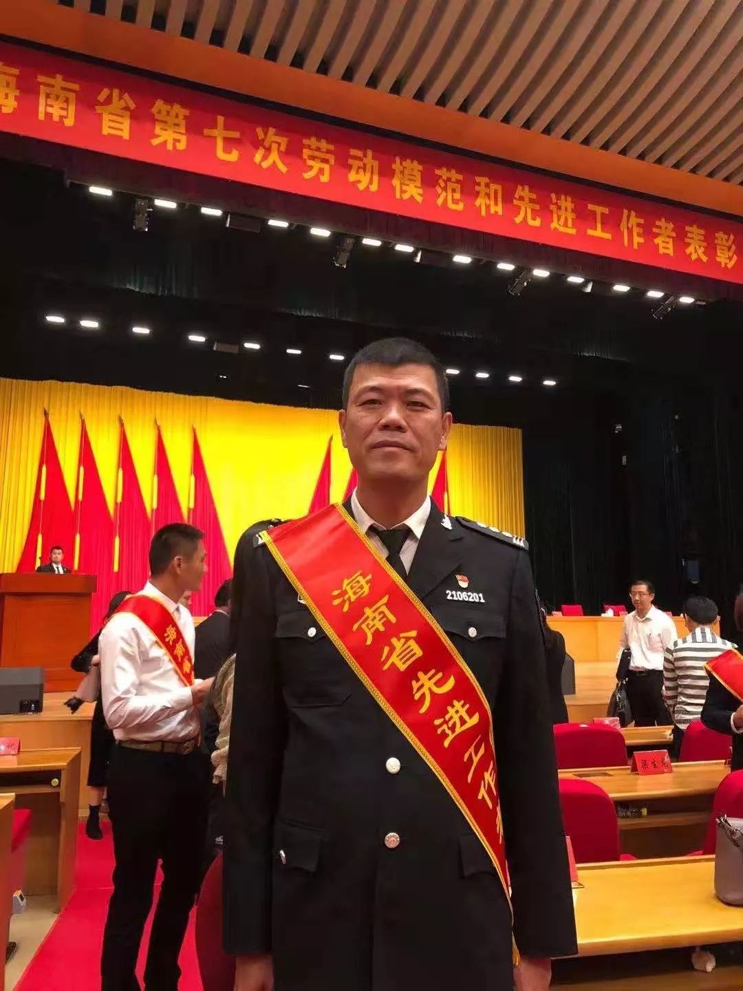 我市6名同志荣获省劳动模范和先进工作者荣誉称号