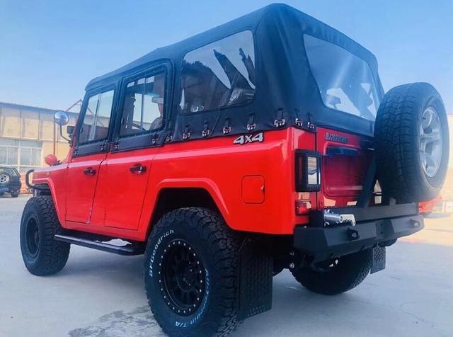 车尾造型来看,这台全新款式的北汽bj212车型最大的改变就是换上了全新