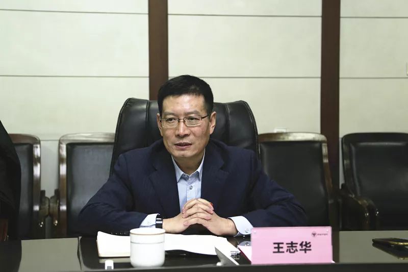 福田汽车诸城厂区党委书记王志华介绍了厂区运行情况.