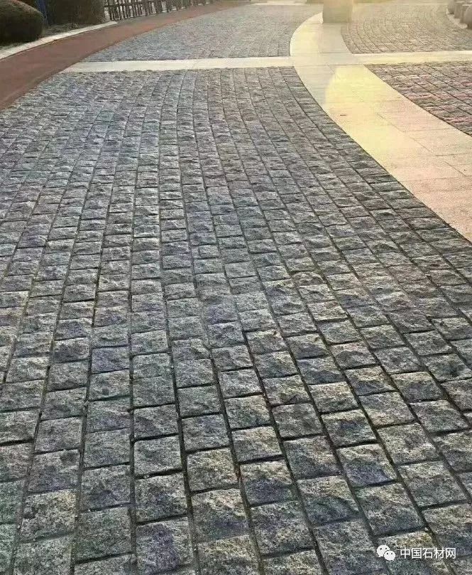 冰裂纹vs马蹄石哪种铺装效果好看
