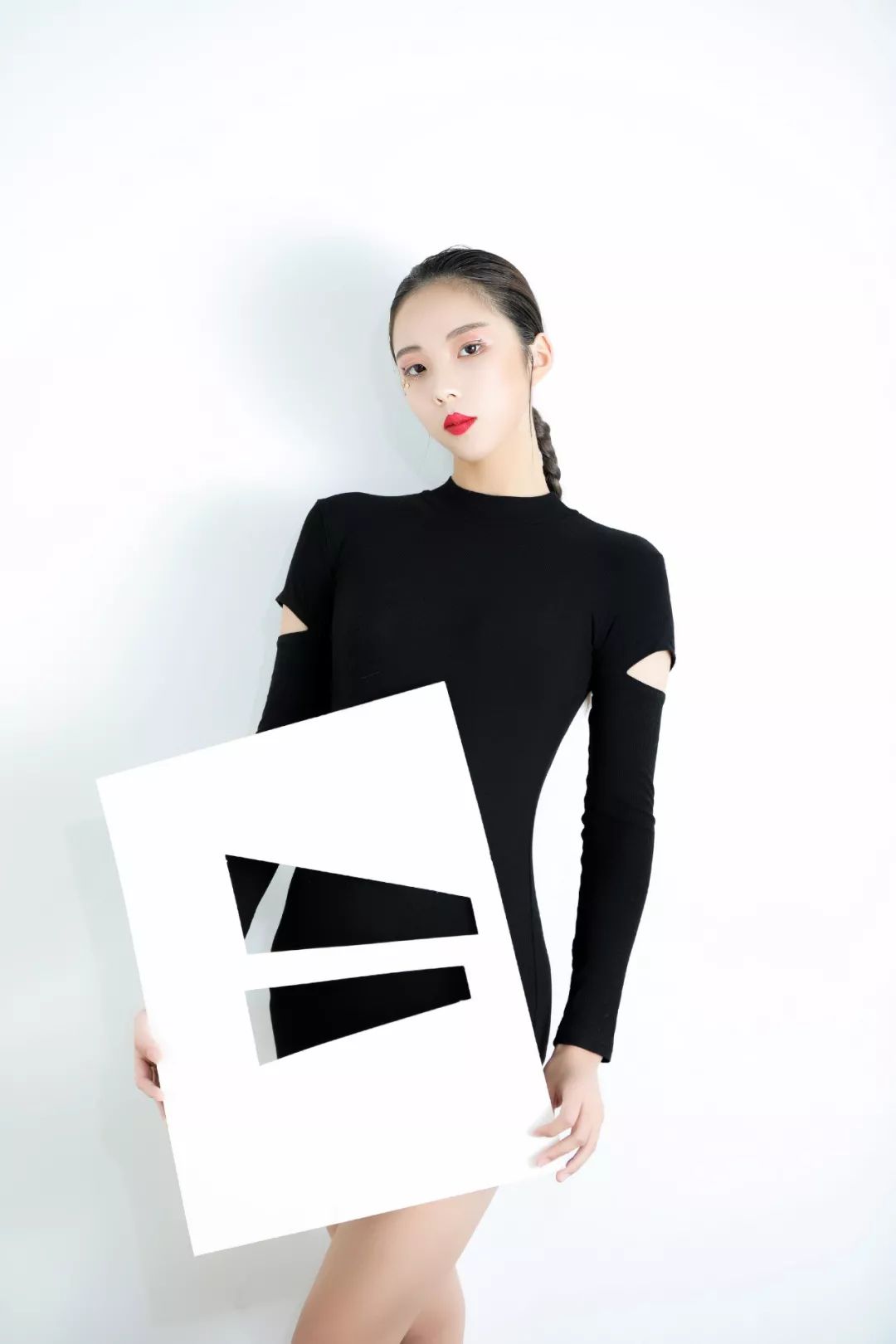 姚楚楚:明年就要参加高考了,我希望能考上北京服装学院,我的理想专业