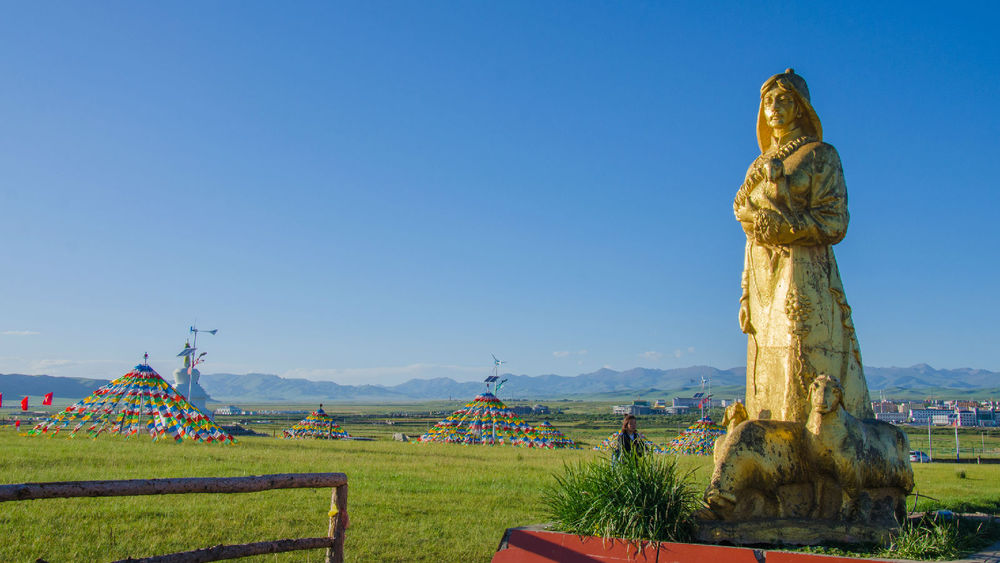 青海湖边的又一网红地金银滩大草原