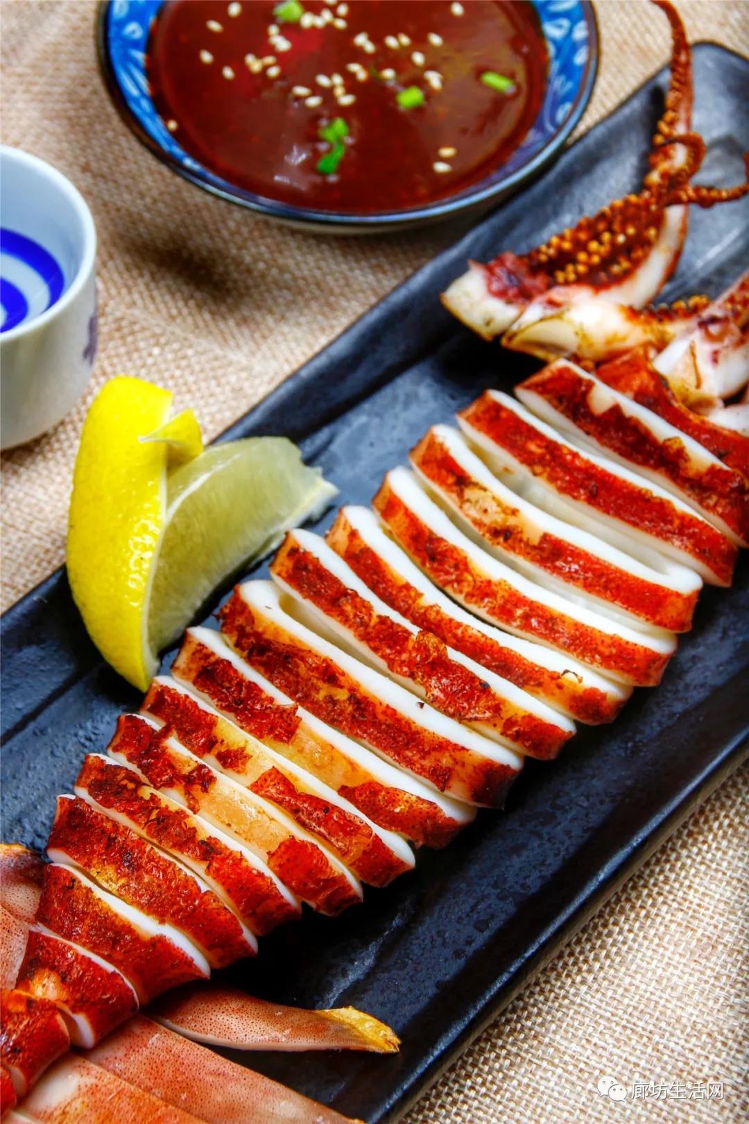 碳烤鲜鱿鱼:精挑细选,大小均匀的阿根廷鱿鱼,不经过任何腌制,不碱发