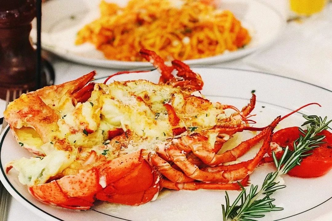 原价98的新品芝士焗龙虾一只