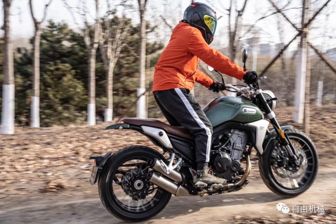 国产复古也有单摇臂了!试驾珠峰凯越500f丨把玩