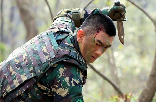 别被电视剧骗了,现实中的特种兵长这样_战场