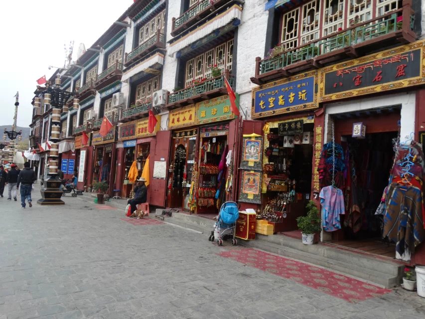 拉萨大昭寺八廓街街景