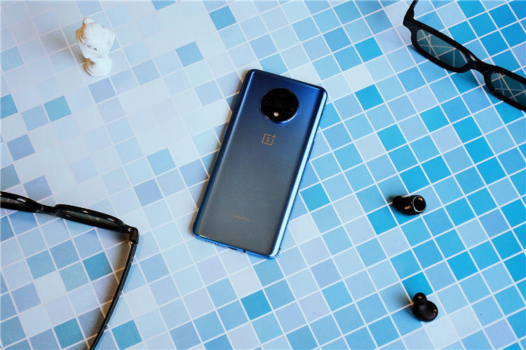 无愧90hz无愧fnatic始终不将就的一加7t娱乐影音旗舰