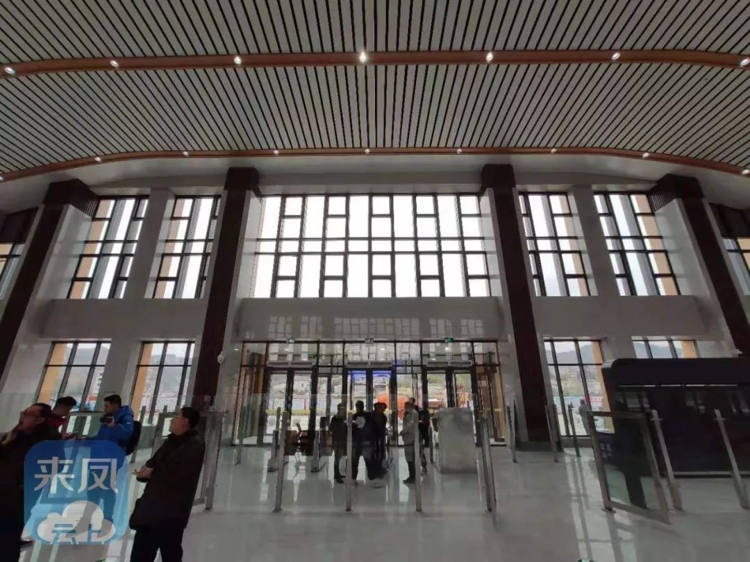 来凤站信息有直播等着你再看看火车站最新模样