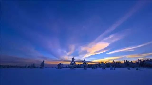 走进凤凰山触摸雪的绵情 天空