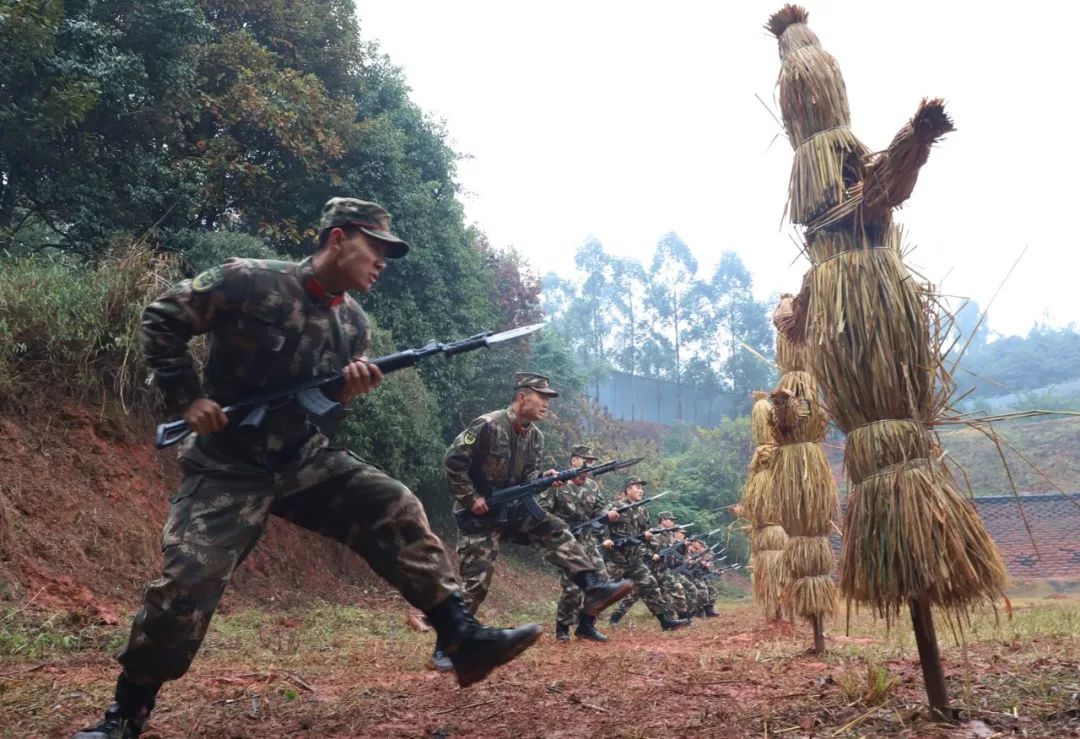 刺刀见红传统课目锤炼官兵血性胆气