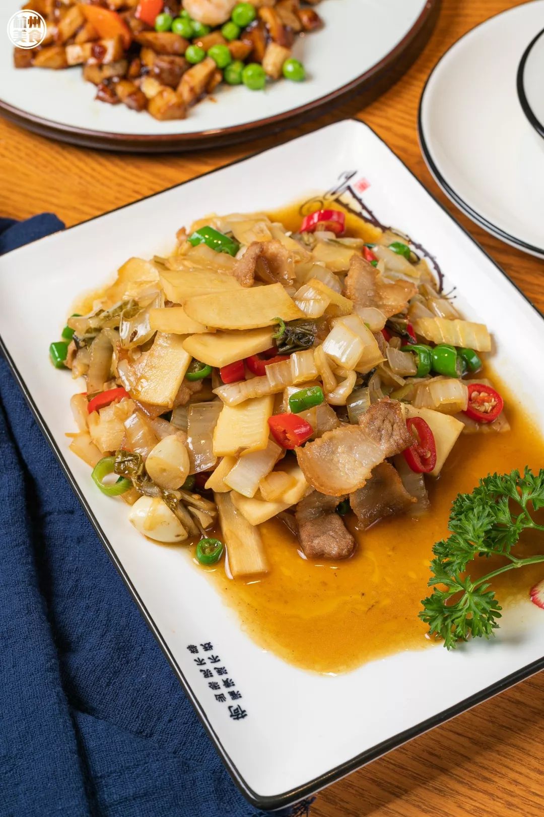 炒二冬很多人都吃过丝瓜以及泥鳅,但是把这两样搭配起来吃的肯定很少