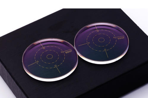 传统的单光镜片虽然可以矫正中心视力,但会影响周边