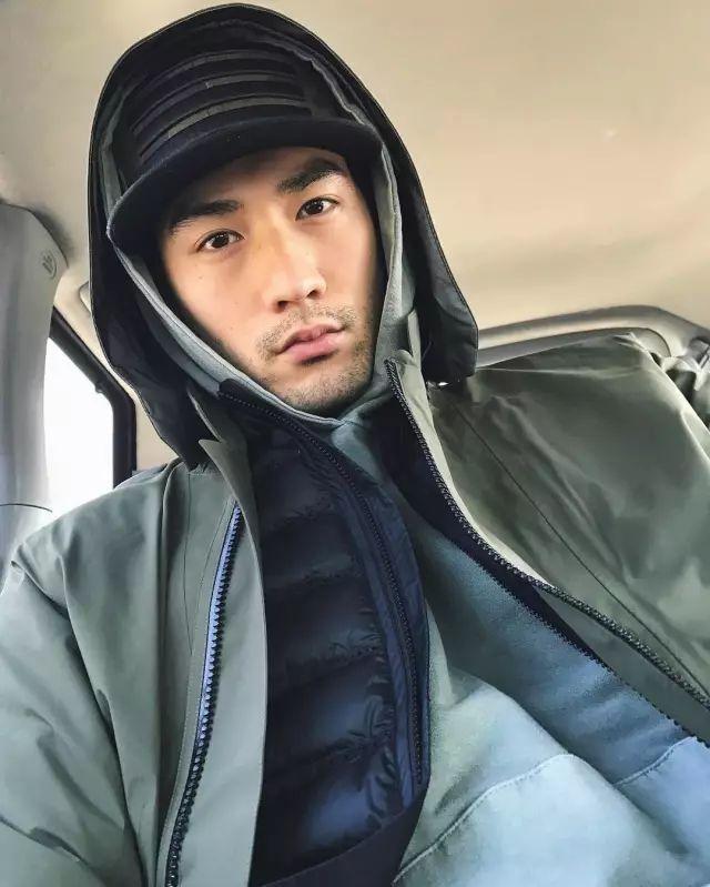 高以翔圣诞快乐:作为lv的第一位亚洲男模,这是属于你的高光时刻