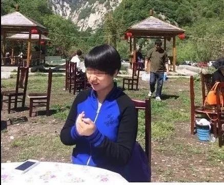 口华山跳崖,从90亿元的巨富到身背3亿的债务,其中经历,令人警醒_李妍