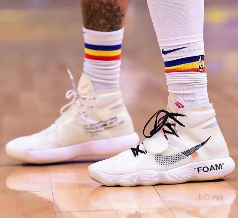 今日上脚拉塞尔穿李宁全城8圣诞配色的球鞋很骚气