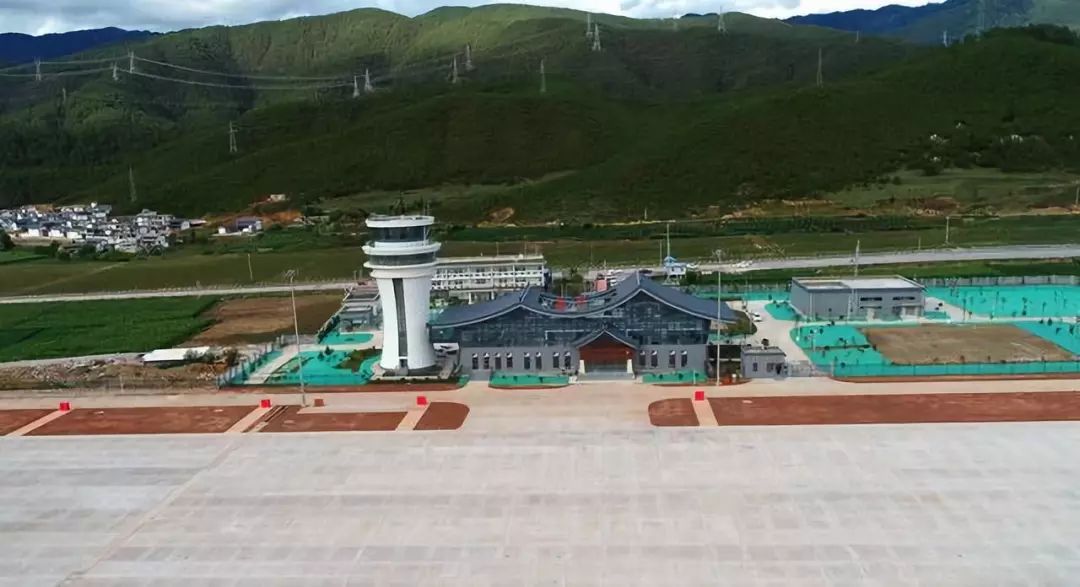 交通怒江州首座机场本月28日首飞兰坪到昆明15小时
