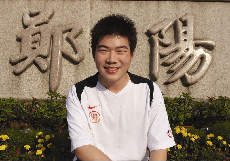 殷国银老家在竹山农村,大学毕业后到郧阳中学任教