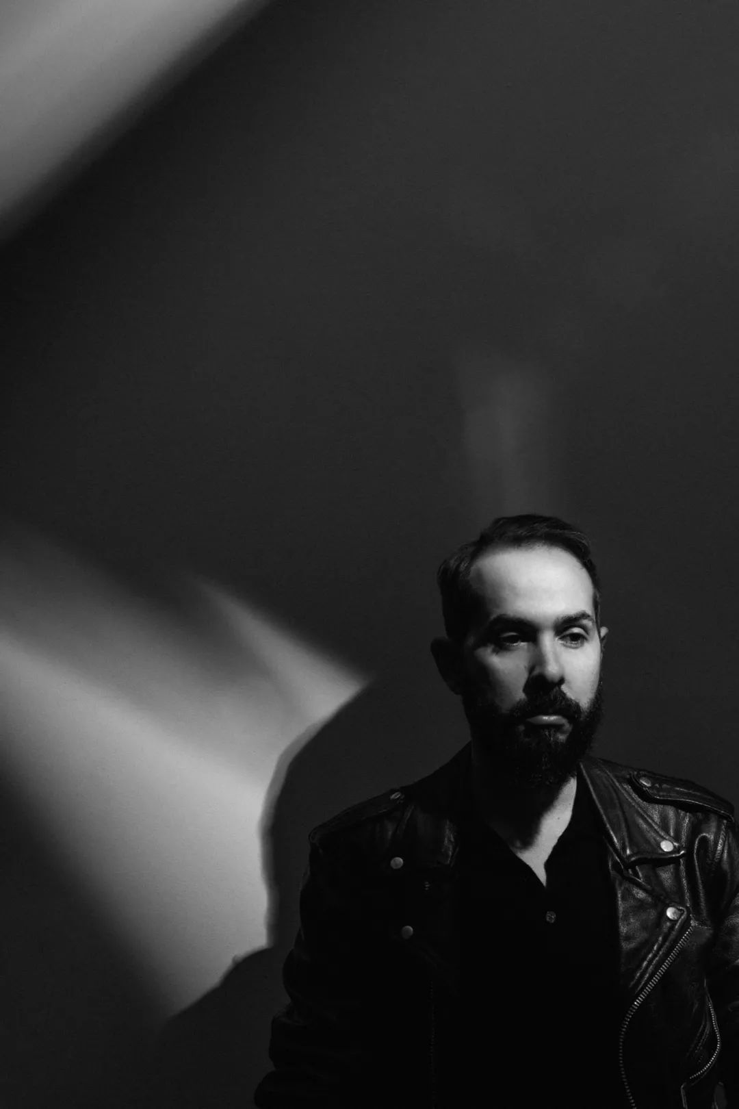 那个时候他们给我买了一张the monkees乐队的精选磁带, 我开始沉溺在