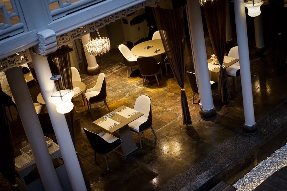 法国蓝带大厨的西餐厅,藏在200年历史的古宅里.